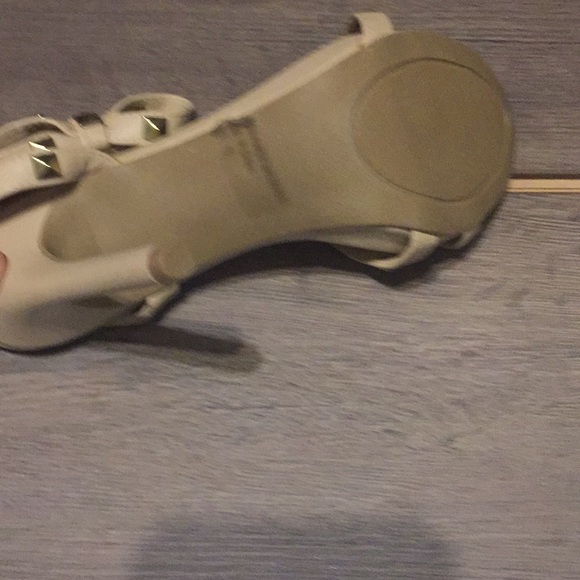 Heels - Picture 4 of 4